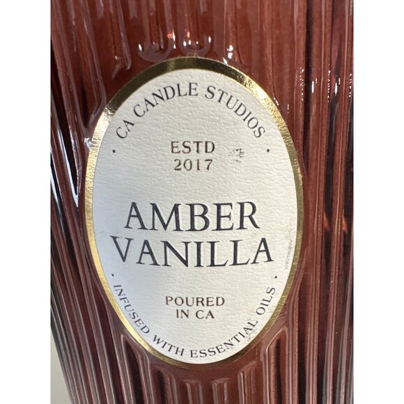 Leoben Co Amber Vanilla Candle Ribbed Glass Jar 18 Oz Vegetable Wax Blend NEW - Picture 3 of 7
